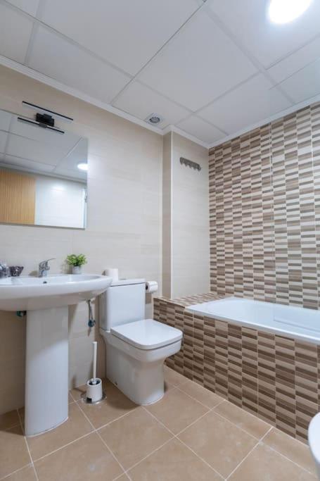 Amplio Apartamento 2 Dormitorios Cerca De La Playa アリカンテ エクステリア 写真