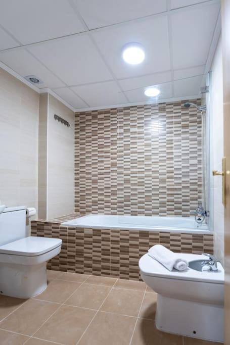 Amplio Apartamento 2 Dormitorios Cerca De La Playa アリカンテ エクステリア 写真